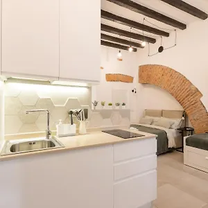 Bricks & Beams In The Key Area Of Apartamento
