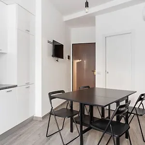 Modern And New Flat In Duomo Area Apartamento Milán
